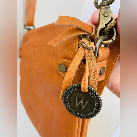 Wanderers Leather Crossbody Wristlet Clutch Tan Brass Hardware Great Pockets EUC - Picture 12 of 15